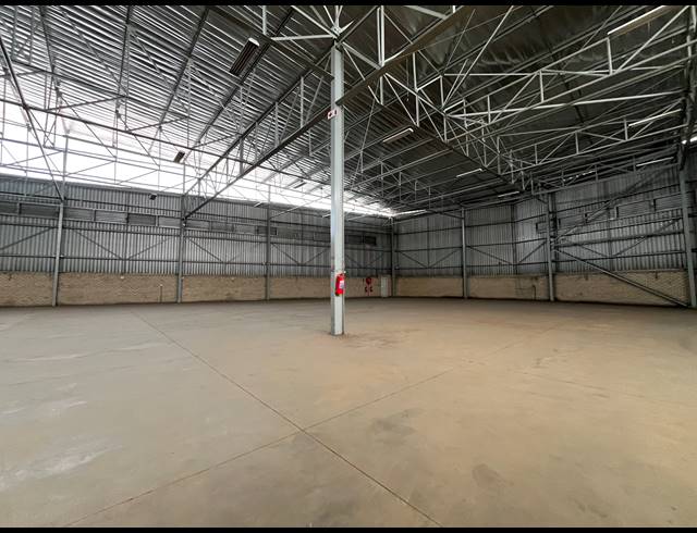 3,302M² OFFICE TO LET IN SPARTAN